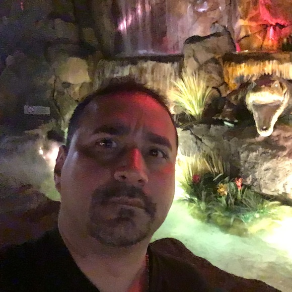 Meet your Posher, Carlos - Picture 1 of 1